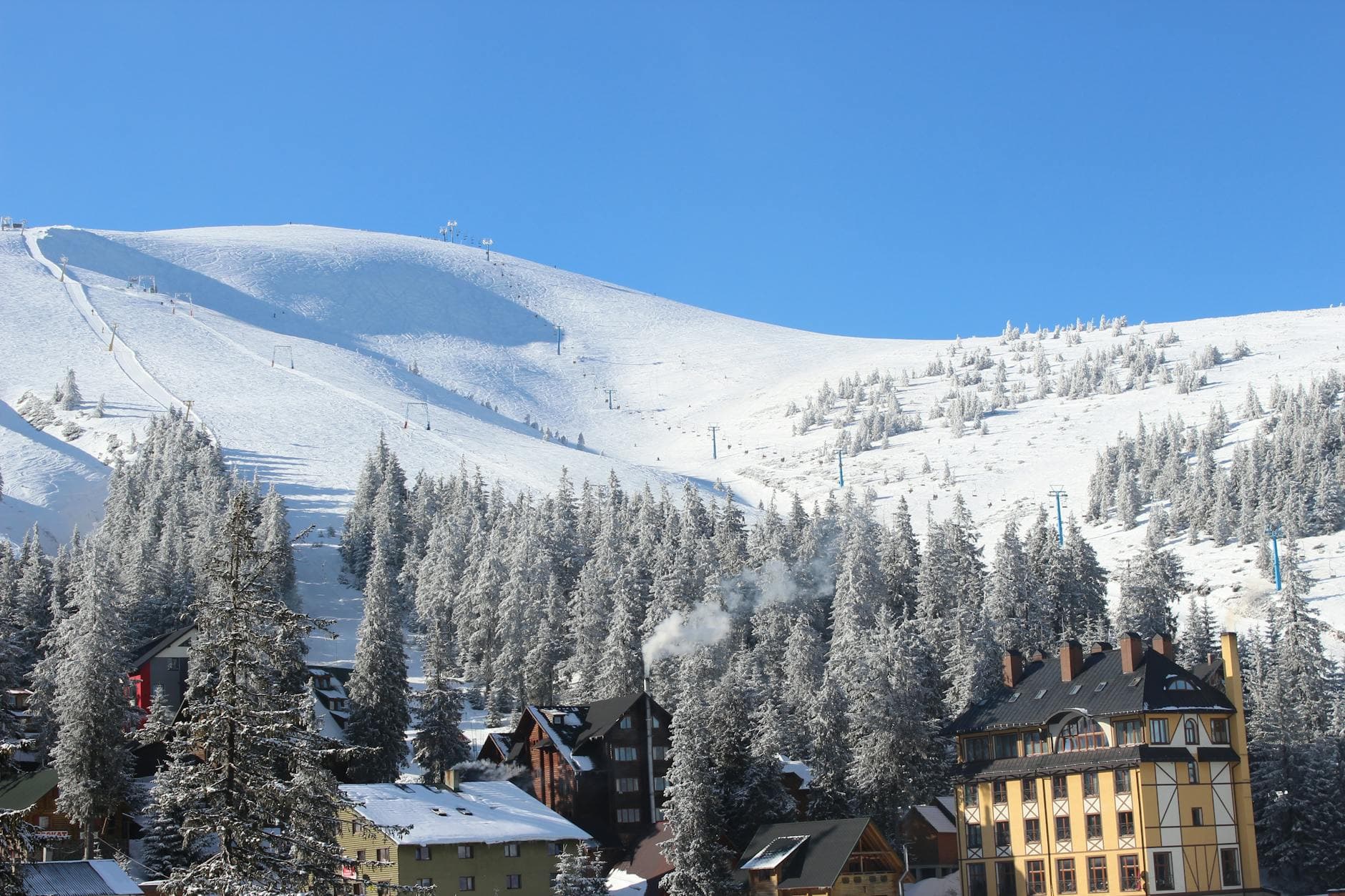 Book Cheap Ski Holidays with Lift Pass - Ski Deals at 500 Resorts, Up to 2,500 Accommodations