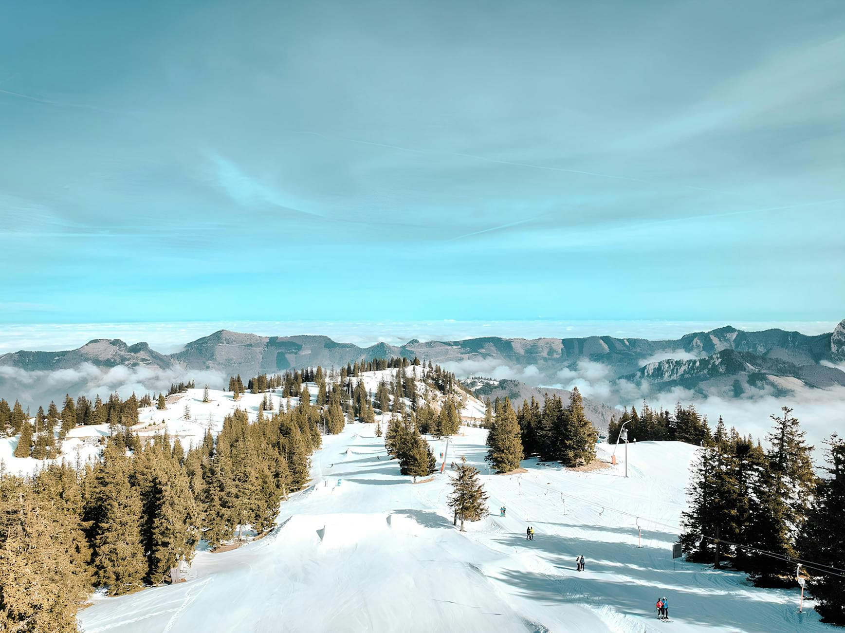 Christmas Gifts for Skiers 2026 - The Ultimate Gift Guide